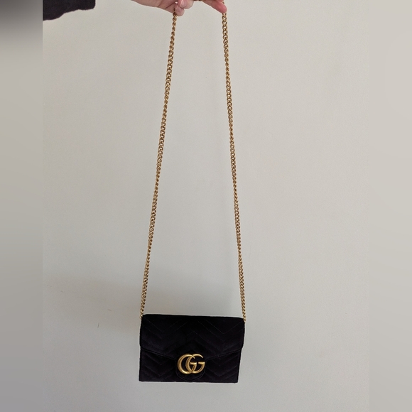 Black Gucci Marmont Velvet Crossbody Bag - Picture 4 of 15